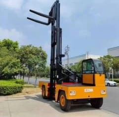 Side loader handling long materials at a Sharjah industrial yard